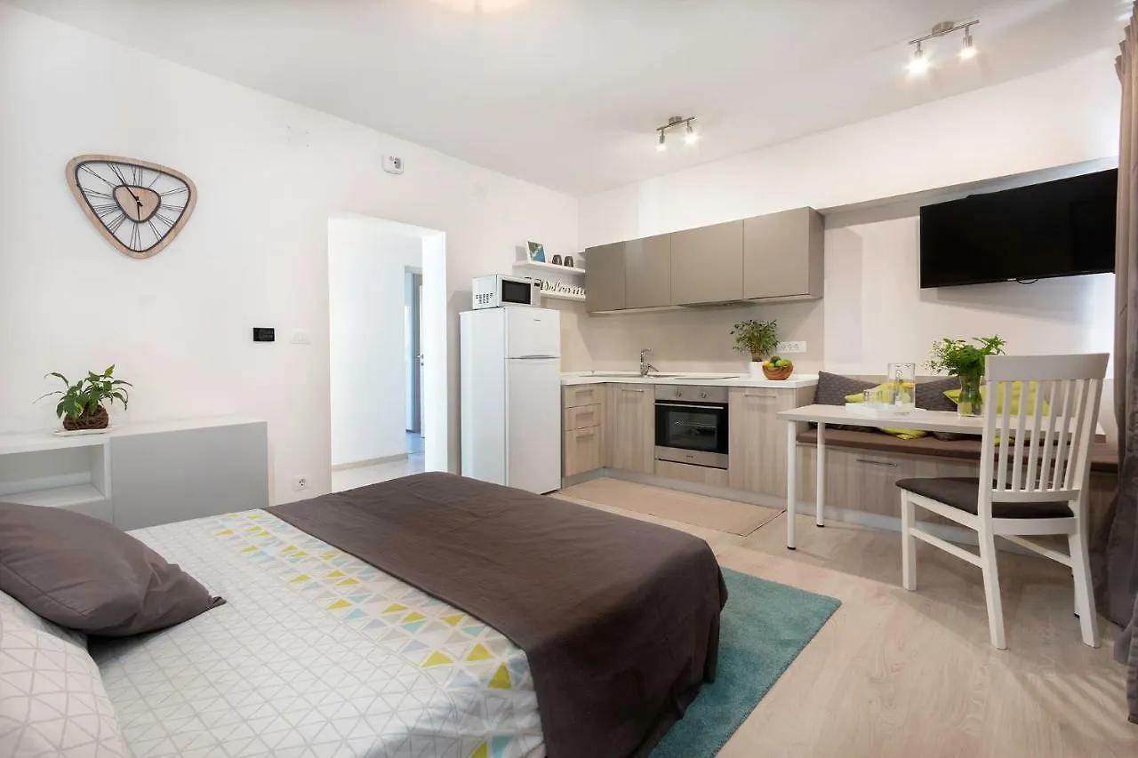 Sunsplash Apartments Pula 0*,  Kroatien